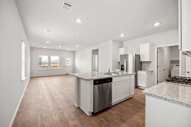 Foto del edificio - REDUCED DEPOSIT!!!  Brand New Construction...