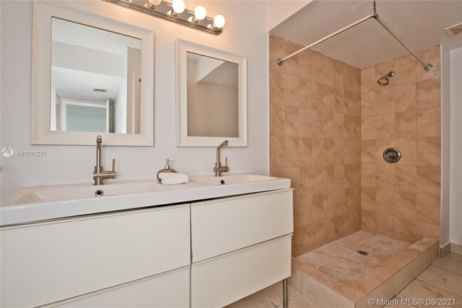 Building Photo - 357 Lakeview Dr