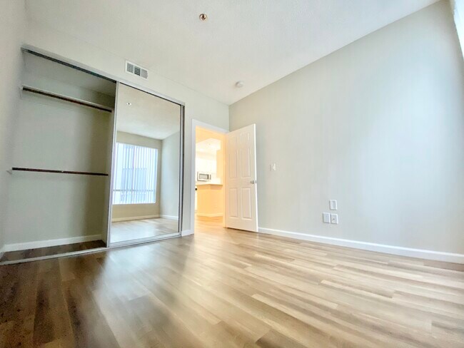 Foto del edificio - 1327 N Sierra Bonita Ave
