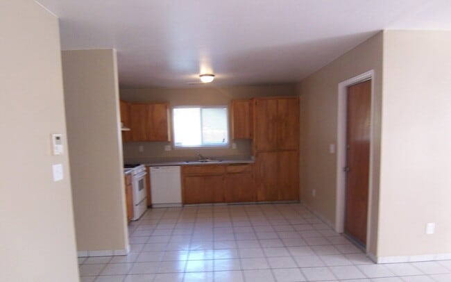 Building Photo - 1949 N. COURT 3 BEDROOM 2 BATHROOM   VISALIA