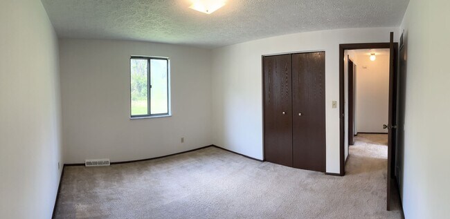 Foto del edificio - 2 Bedroom 1 Bathroom Townhouse in Shaler Area School District