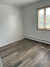 Building Photo - 647 Shore Dr