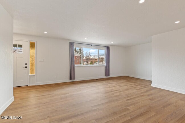 Foto del edificio - 655 Walker Ave