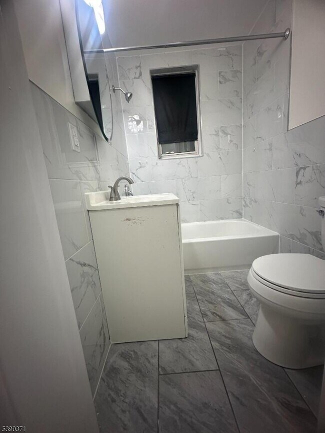 Foto del edificio - 192 Fairview Ave