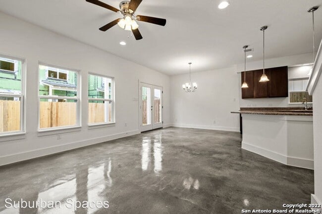 Building Photo - 4 br, 2.5 bath House - 210 Topaz