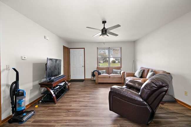 Building Photo - 315 N School St