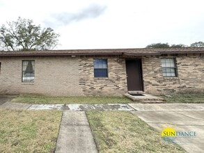 Building Photo - 816 Lark St