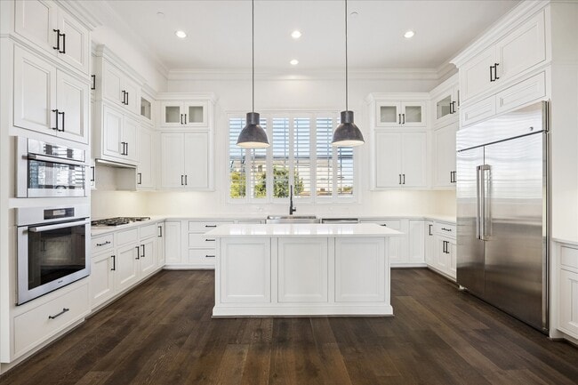 Building Photo - 3850 Glen Arbor Dr