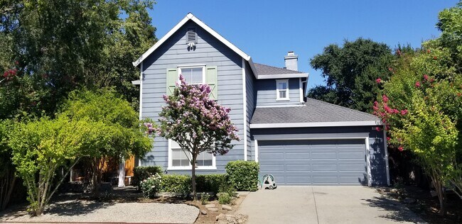 Building Photo - Charming 5 Bed/3 bath home in the highly d...