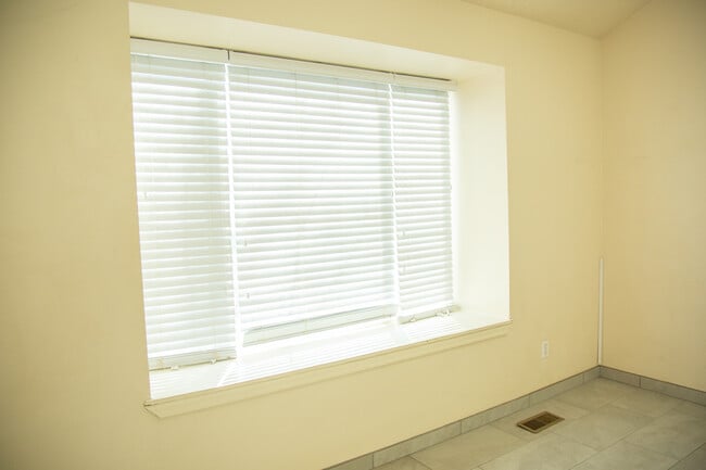 Building Photo - 4355 Halstead Cir