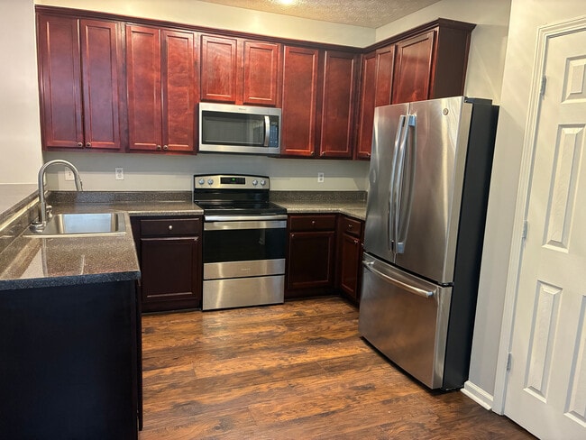 Foto del edificio - Room in Townhome on Stone Gate Way