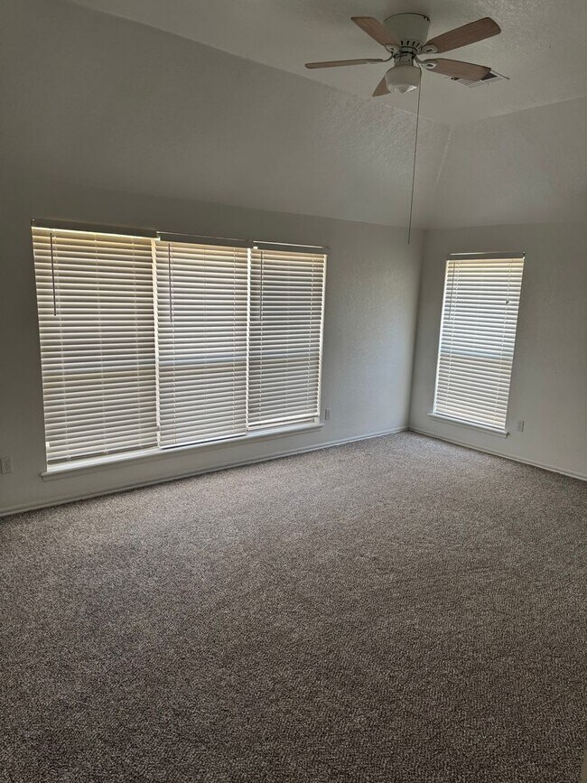 Foto del edificio - Very nice 3 bed + office, in Berkley Addition in west Norman!