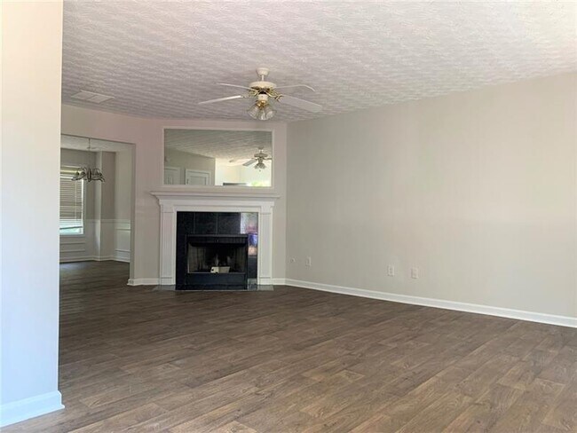 Building Photo - 4704 St James Way
