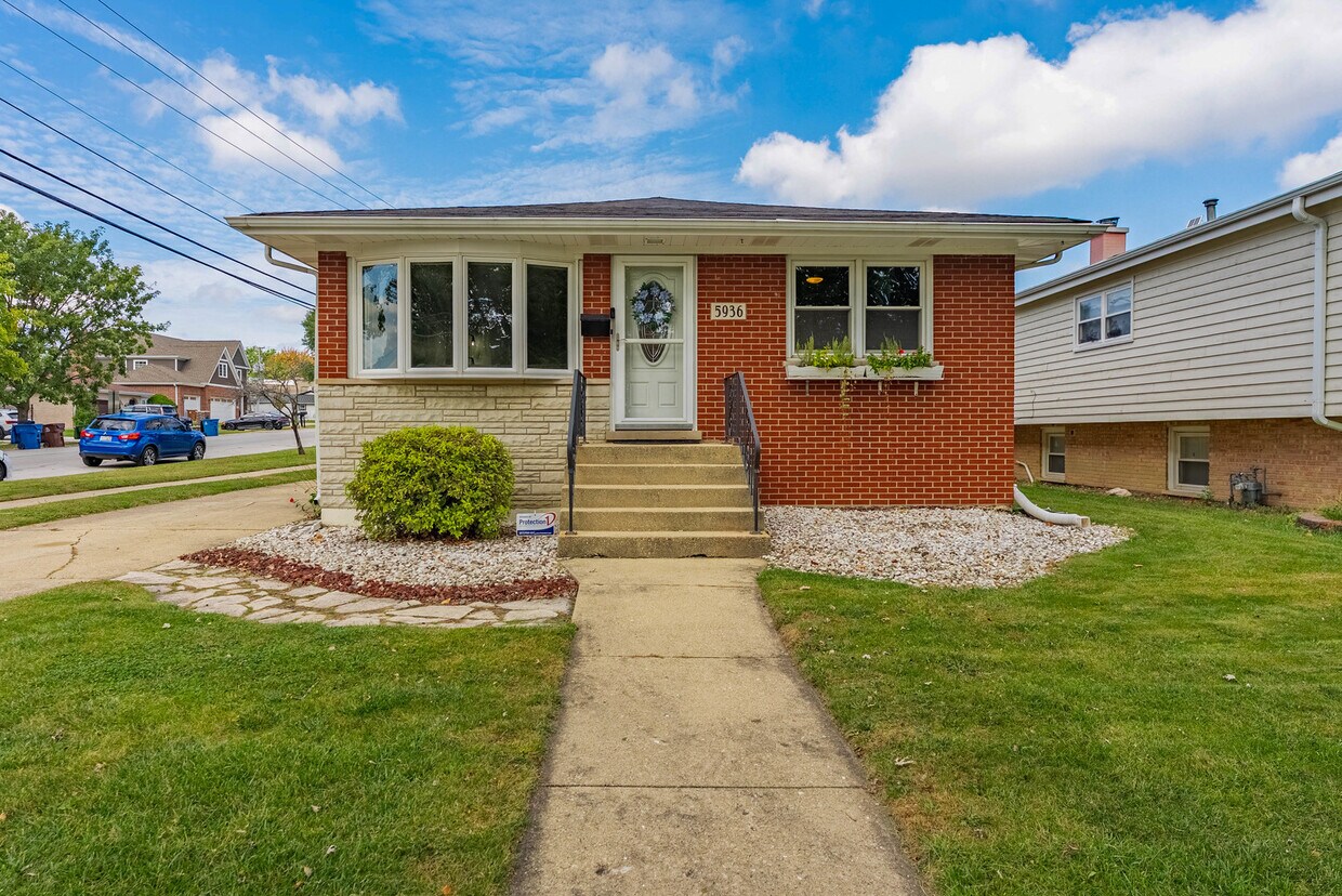 Foto principal - 5936 W 97th St