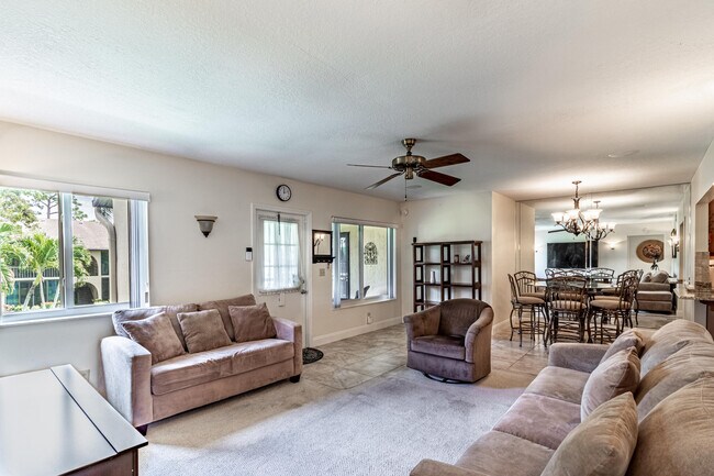 Foto del edificio - 302 Pine Ridge Cir