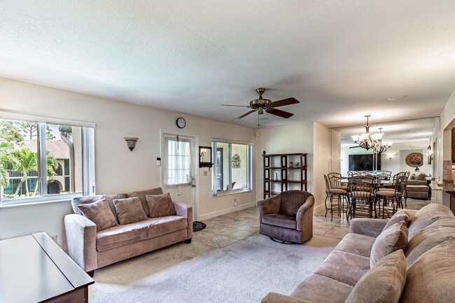 Building Photo - 302 Pine Ridge Cir