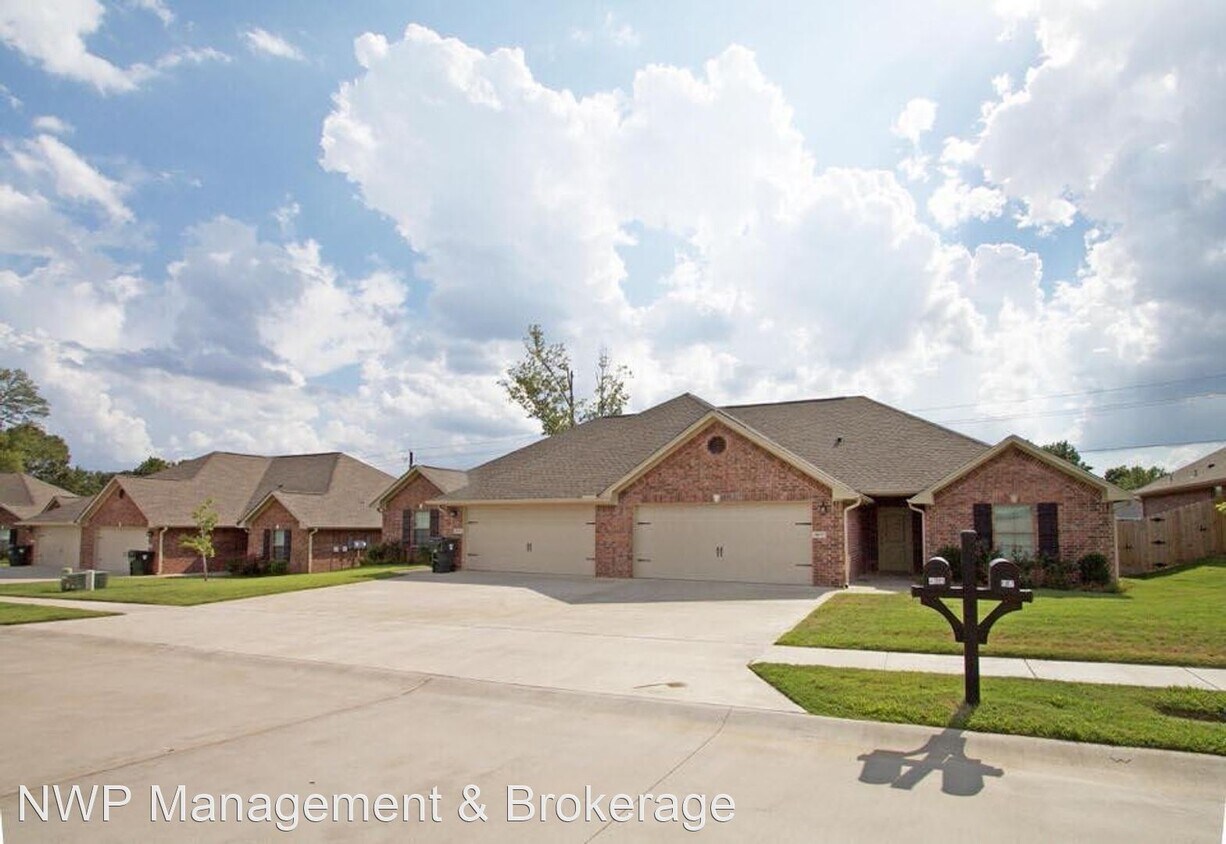 Primary Photo - 3 br, 2 bath House - 4053 Stonebridge Drive