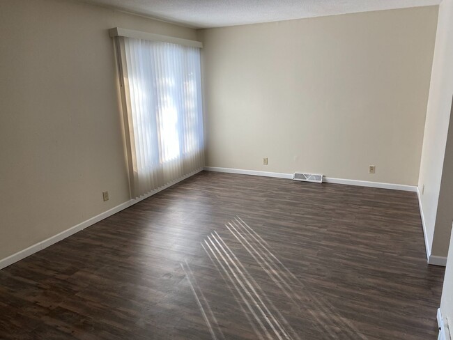 Foto del edificio - Remodeled 2 bedroom duplex