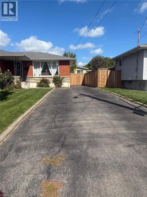 Building Photo - 4 Hart Pl