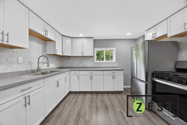 Foto del edificio - Beautiful Updated 4 Bed 1.5Bath Colonial **Open House Sunday June 21st from 1pm to 2pm**st
