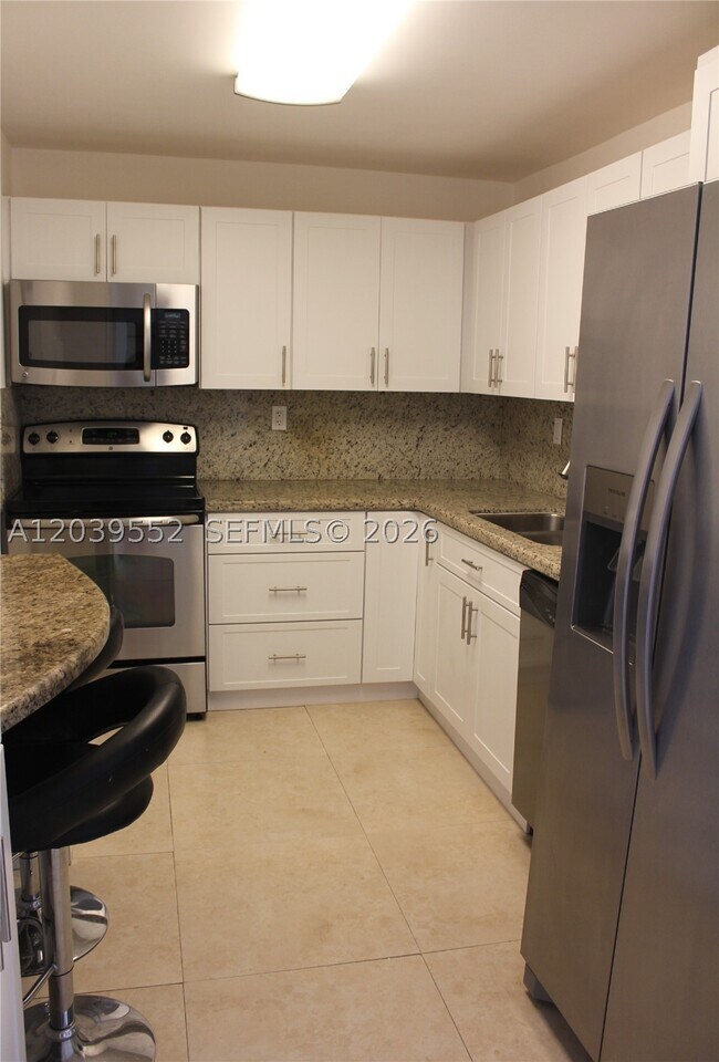 Building Photo - 2333 Brickell Ave