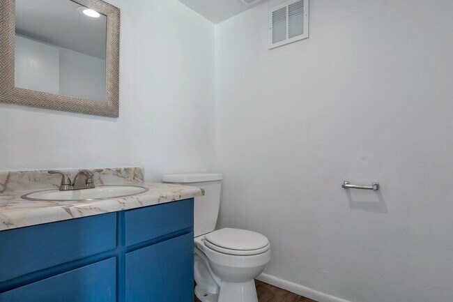 Building Photo - NEW CARPET - 3 Bed, 2 Bath Midvale Duplex with Garage