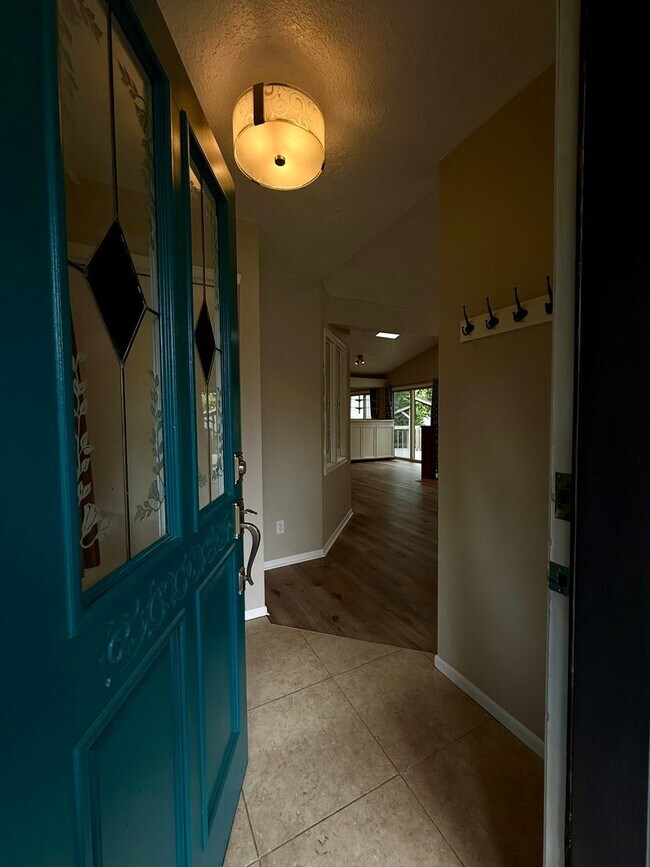 Foto del edificio - Stylish & Spacious West Salem Home 3Bed/2Bath
