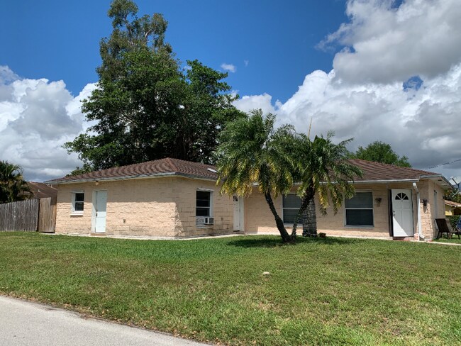 Building Photo - 4865 SW 65th Way
