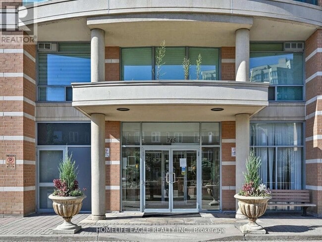 Photo du bâtiment - 745 New Westminster Dr