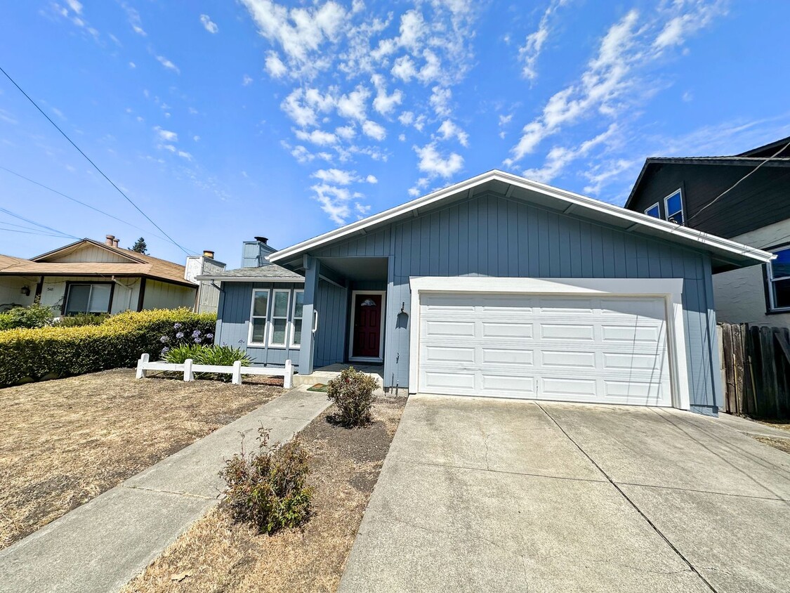 Spacious & Bright 3BD/2BA Home with Family... - Spacious & Bright 3BD/2BA Home with Family...