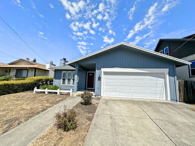 Spacious & Bright 3BD/2BA Home with Family... - Spacious & Bright 3BD/2BA Home with Family...