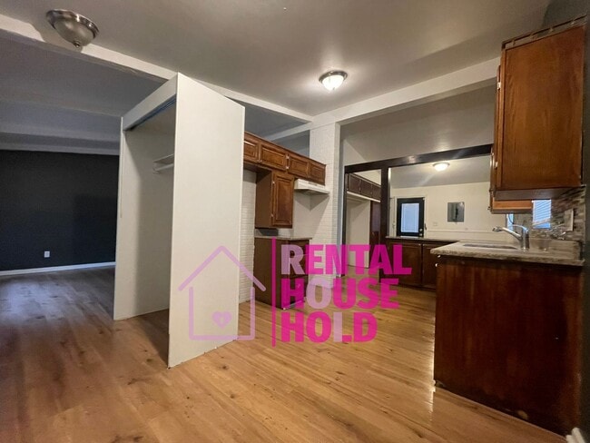 Building Photo - Beautiful 3 Bedroom Ranch~ Dearborn Heights