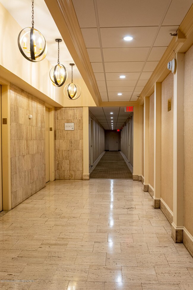 Foto del edificio - 28 Riverside Ave