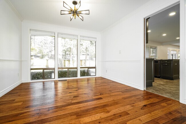 Foto del edificio - Beautifully Updated Mill Creek Home in Prime Location