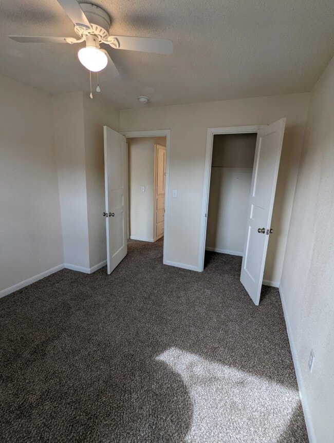 Building Photo - Remodeled 1 Bed / 1 Bath Brick Quadplex- C...