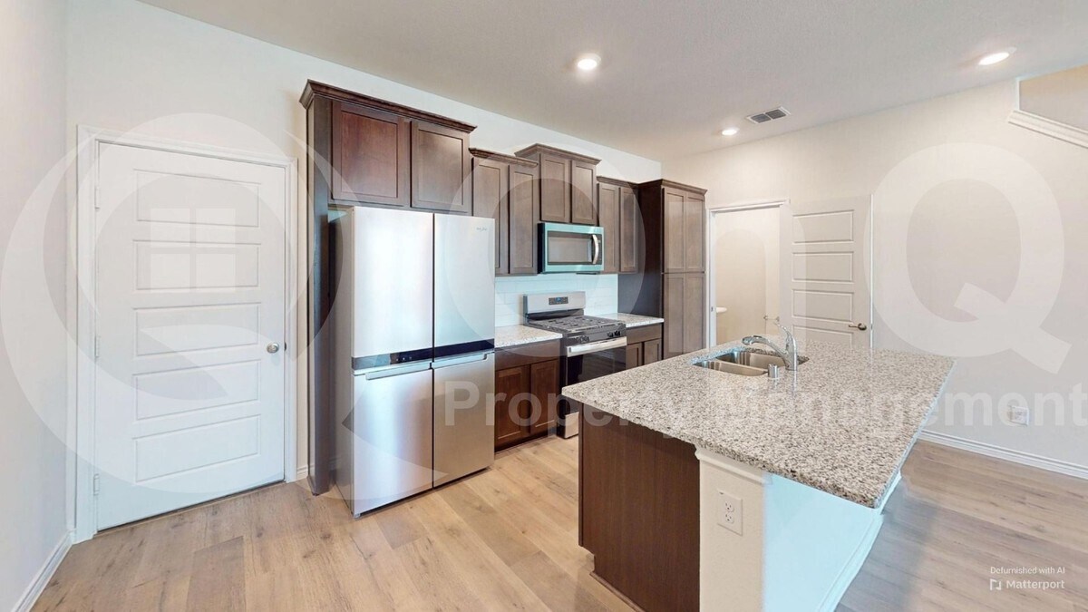 Foto principal - 1944 Hellams Ln
