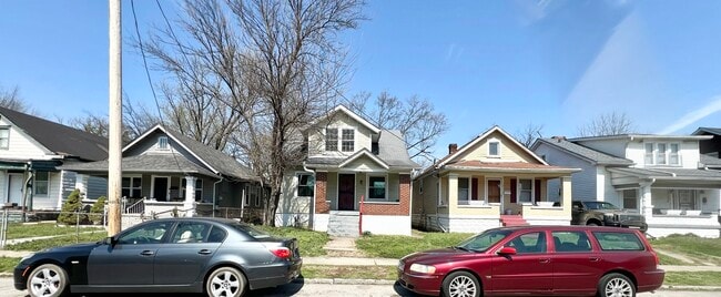 Building Photo - 2121 W Lee St