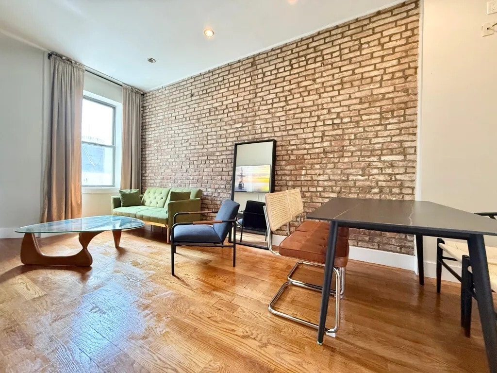 Furnished room/NOT APARTMENT - Furnished room/NOT APARTMENT