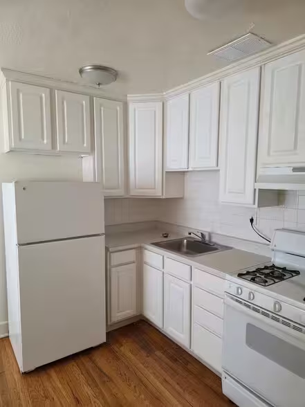 Building Photo - The Crest