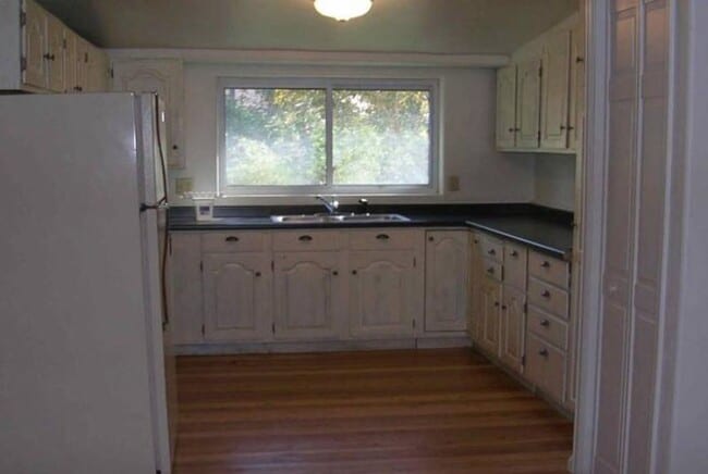 Building Photo - 202 S 11th St