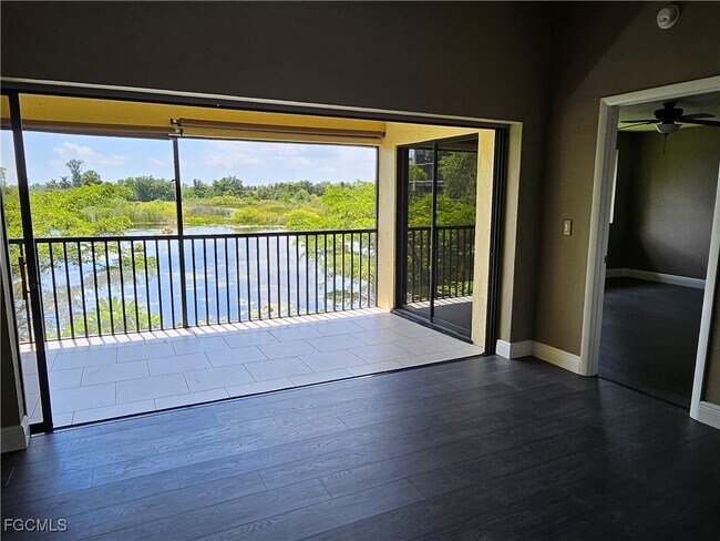 Foto del edificio - 7125 Lakeridge Ct