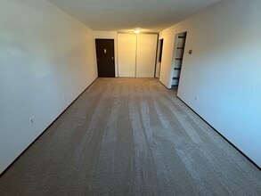 Building Photo - 321 SE 1st Ave