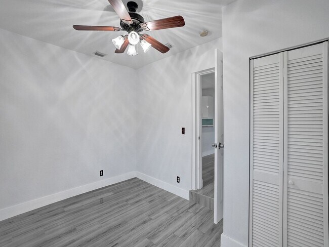 Building Photo - Gorgeous New 3 bedroom 2  bath - one Story home in Oakland Park