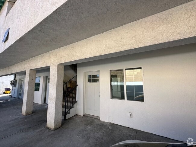 Building Photo - 1734 W 85th St