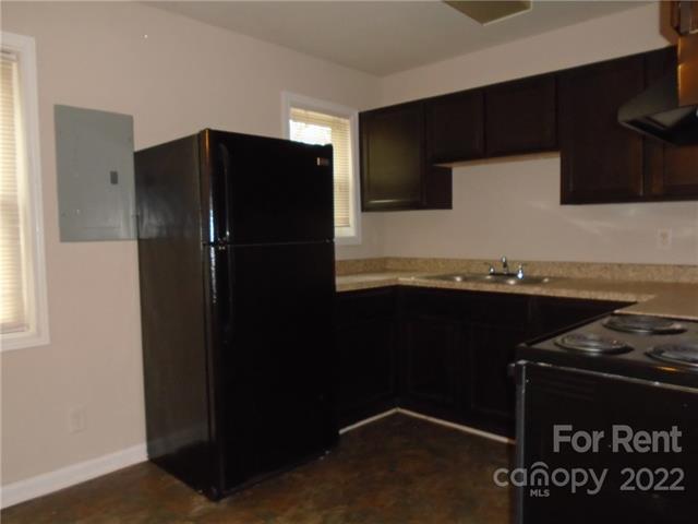 Building Photo - 1111 Sims Cir