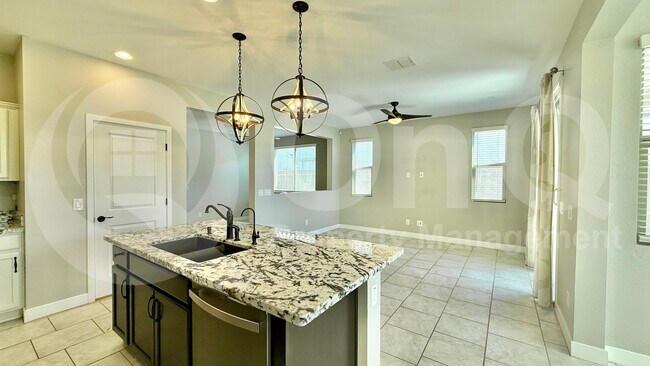 Foto del edificio - 17875 W Sandalwood Dr