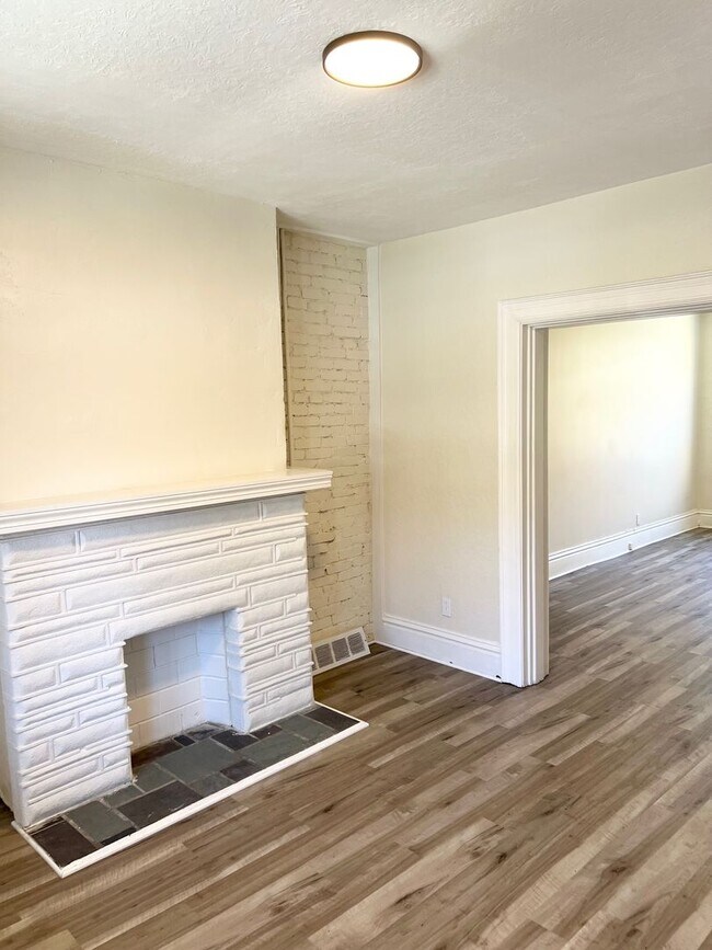 Foto del edificio - Newly Renovated 4 Bed, 1 Bath - Spacious H...