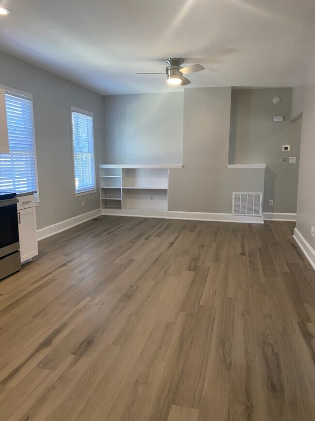 Living Room - 917 Campbell Ave SW