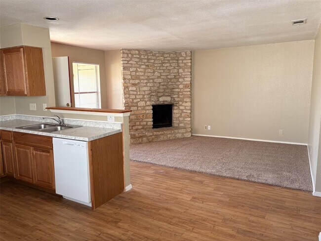 Foto del edificio - 9902 Roxanna Dr