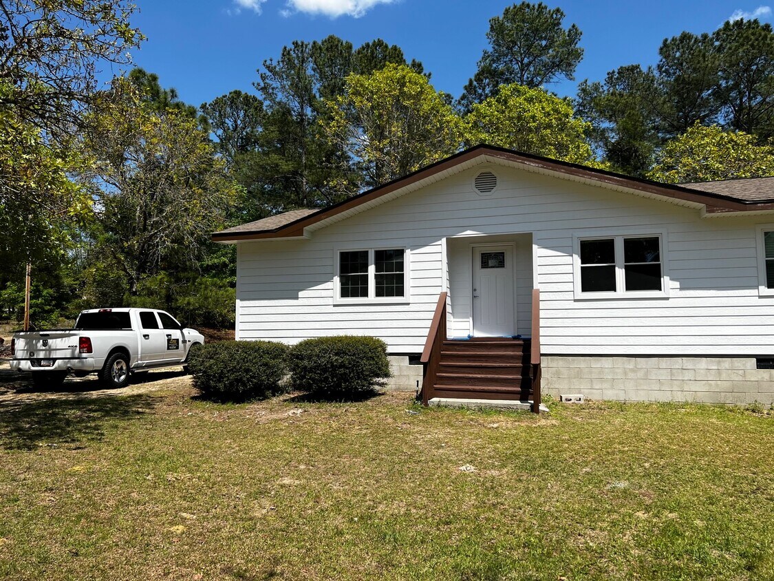 Building Photo - 544 Outing Club Rd
